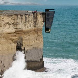 澳公司设计“悬崖居” 每天体验腾空生活