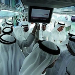 迪拜政府鼓励民众乘坐公共交通工具 抽奖送黄金