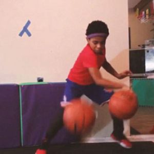 美国9岁女童拥有超常篮球神技 网友大赞未来篮球界的人才
