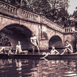 剑桥大学学生拍裸体日历 为慈善机构筹款