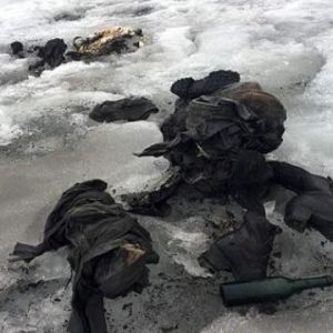 夫妻沉睡75年 冰川中发现遗体保存完好如初